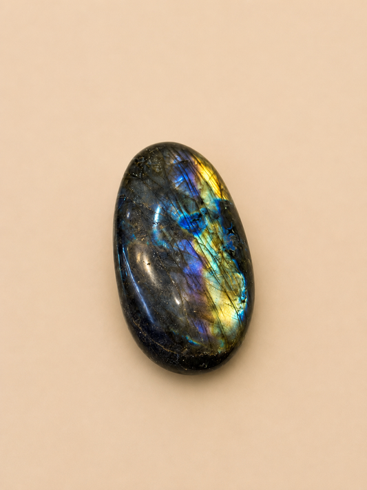 Galet en Labradorite de Madagascar - Pierre de Protection