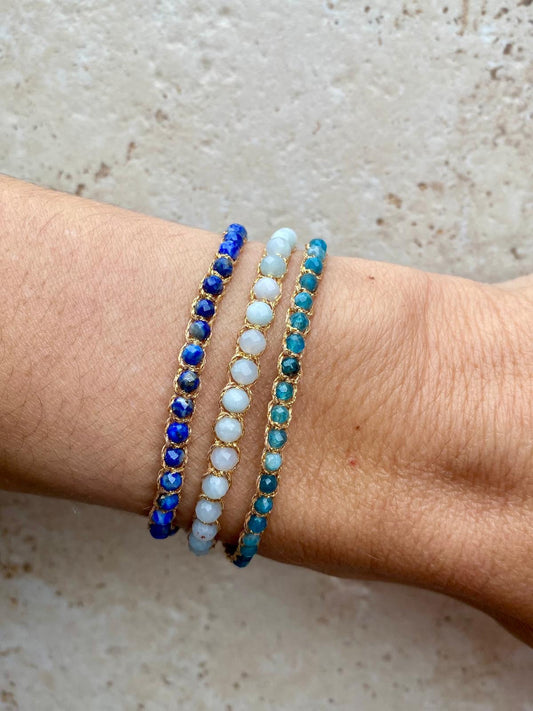 Comment porter un bracelet en pierre naturelle : poignet gauche ou droit