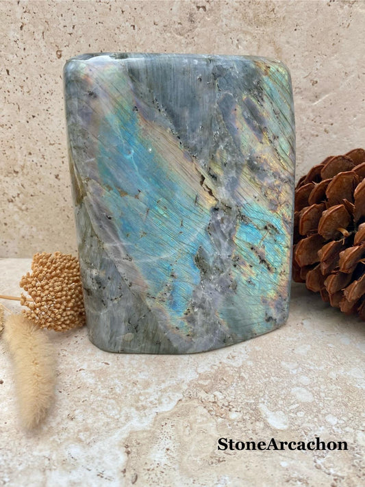 Labradorite vertus : propriétés et bienfaits de la labradorite en lithothérapie