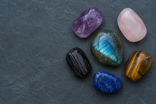 Pierres compatibles avec la labradorite : lesquelles choisir ?