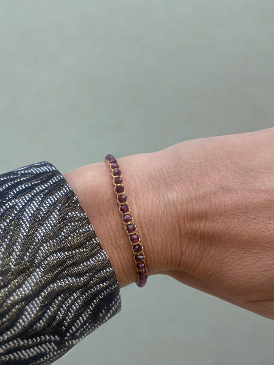 Bracelet Bali pierres naturelles Grenat (fil de soie)