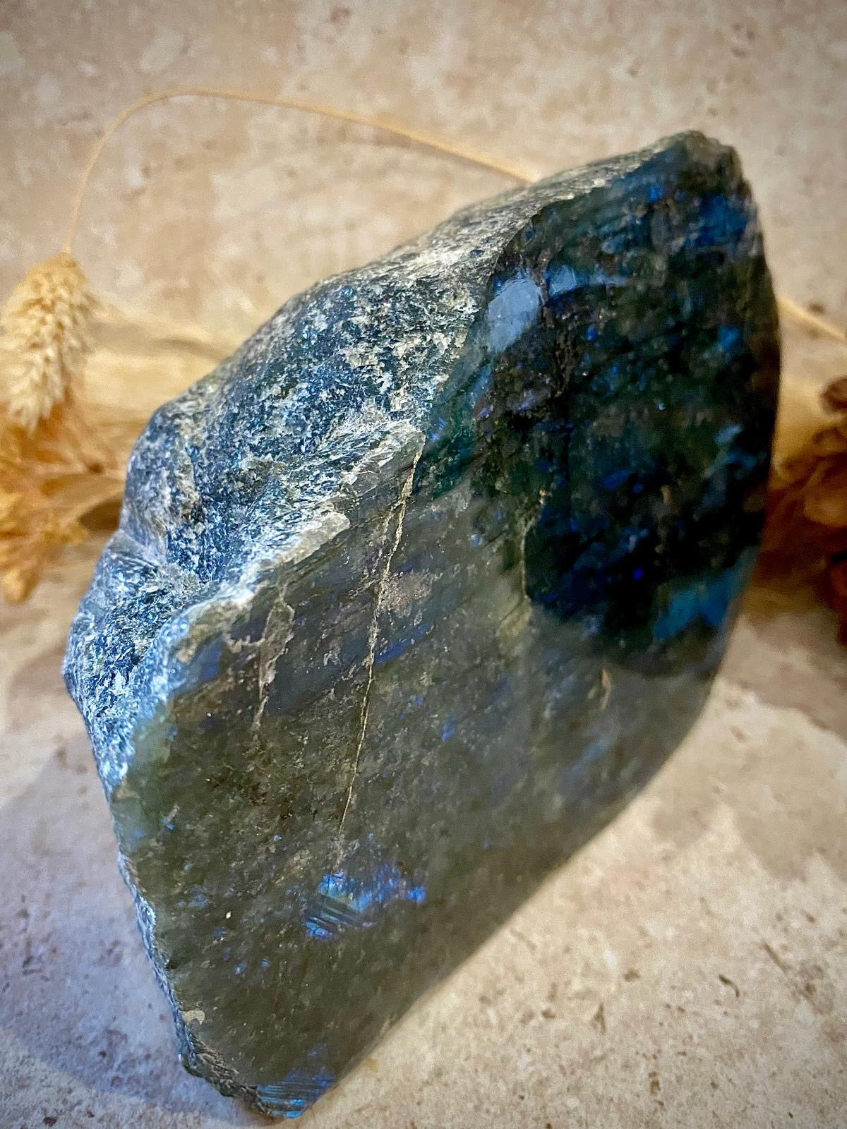 Labradorite semi polie