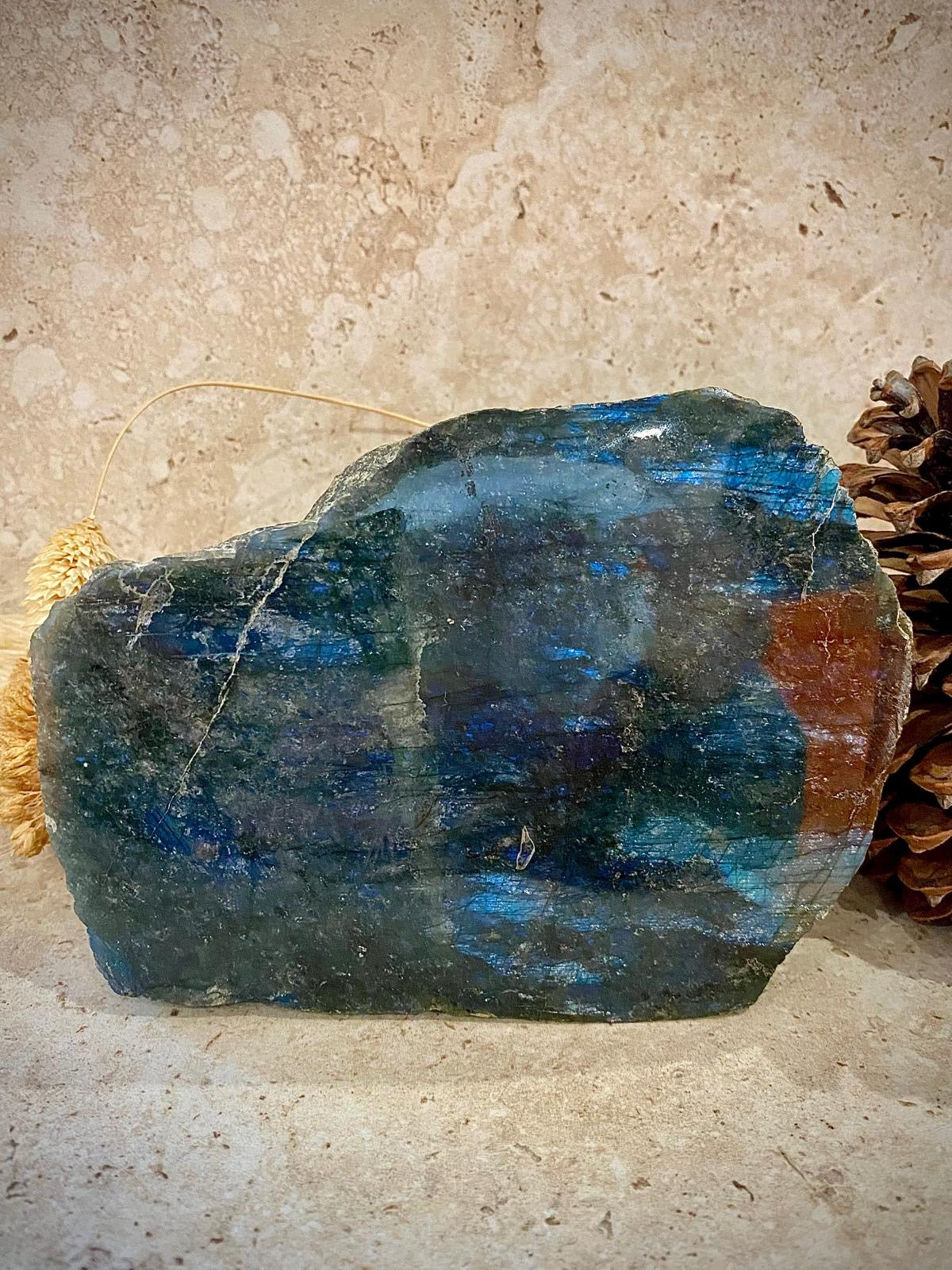 Labradorite semi polie