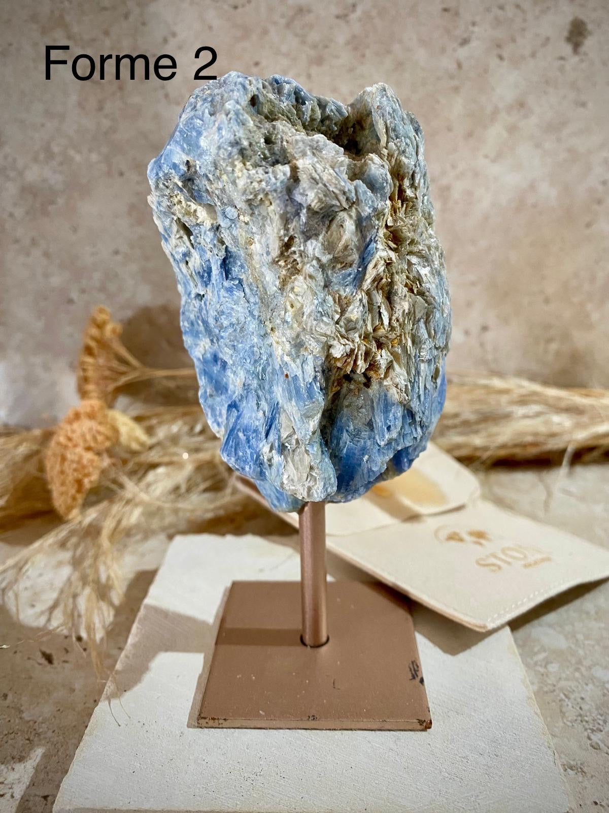 Cyanite brute sur socle