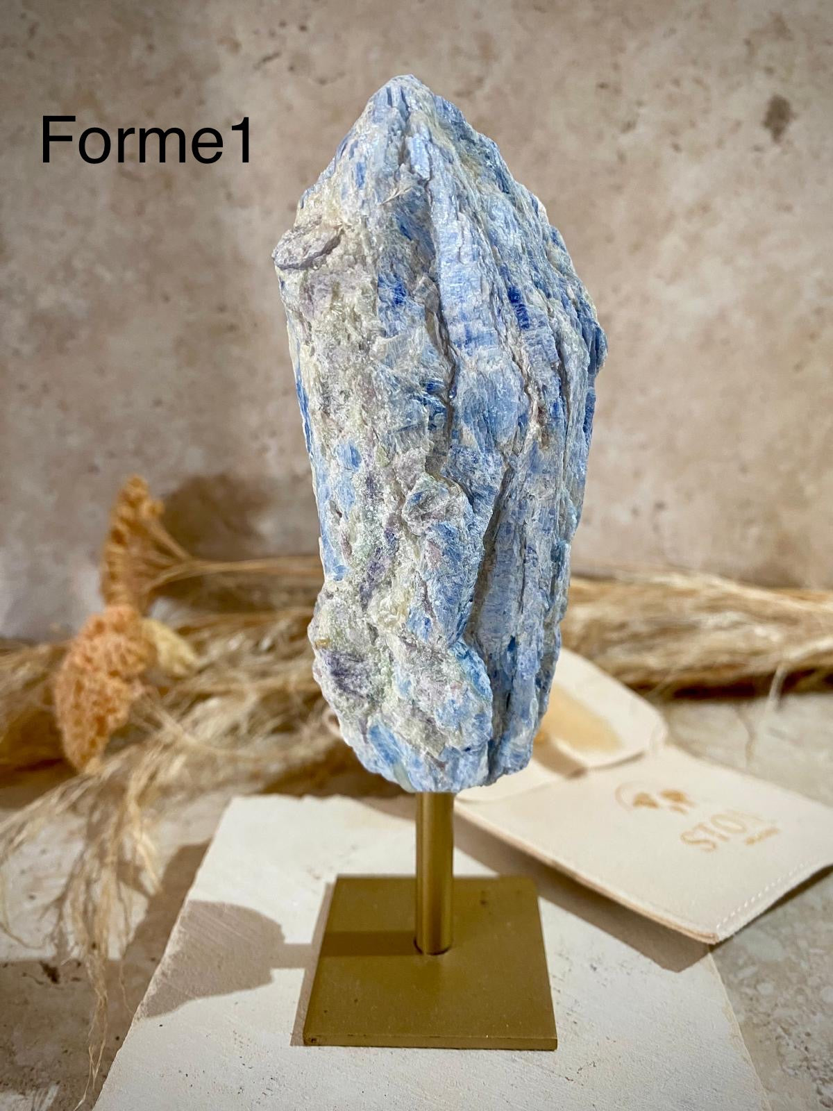 Cyanite brute sur socle