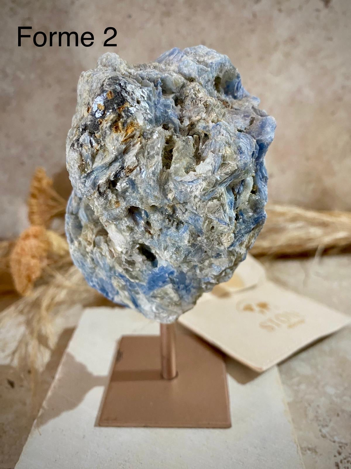 Cyanite brute sur socle