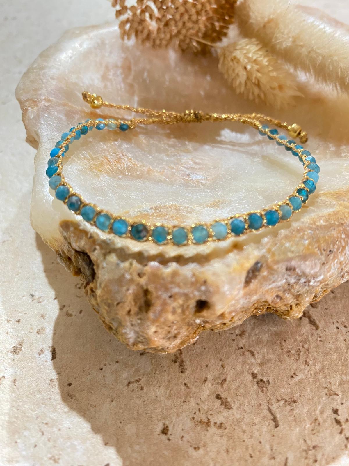 Bracelet pierres naturelles Apatite bleue (fil de soie)