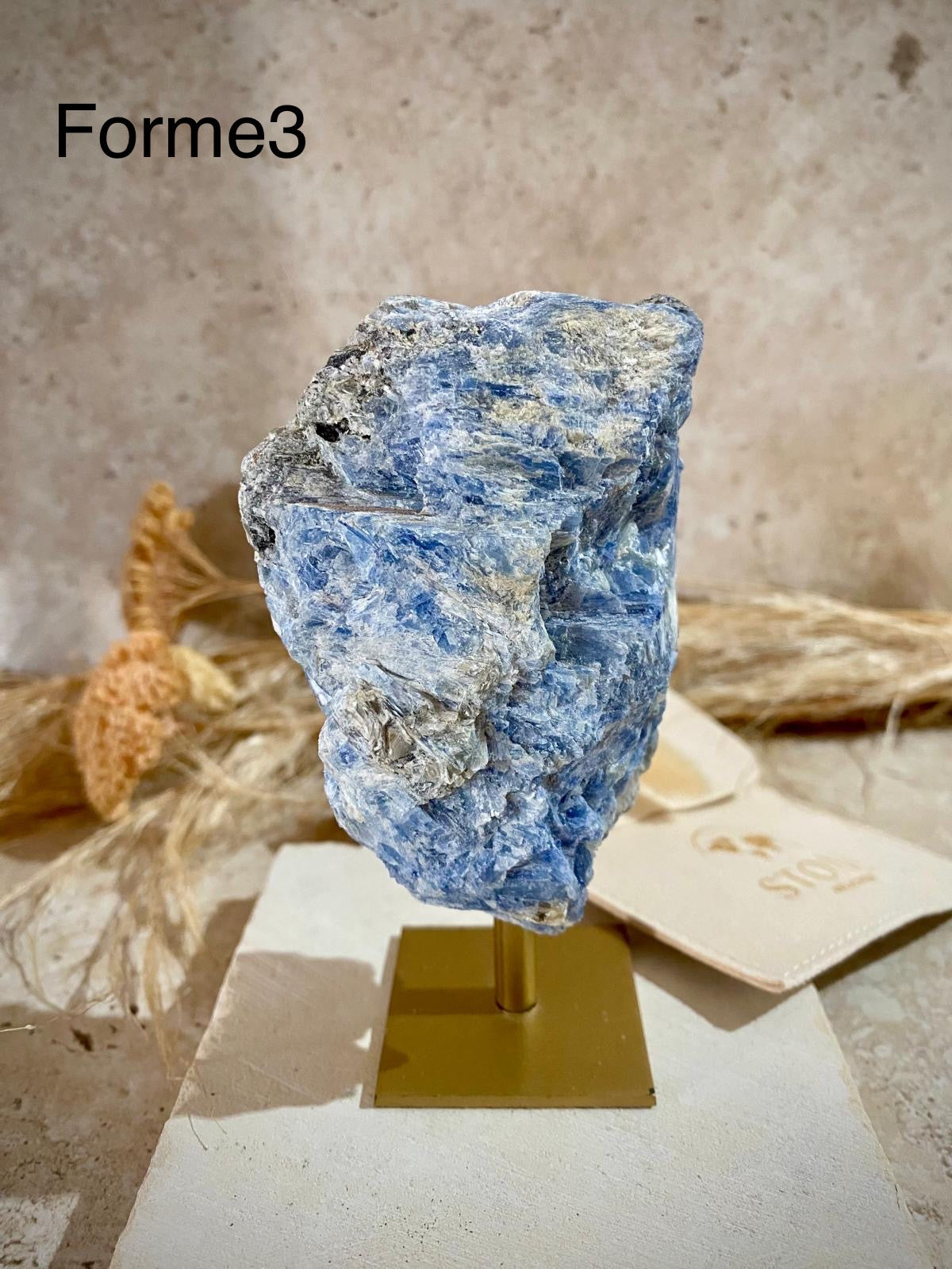 Cyanite brute sur socle